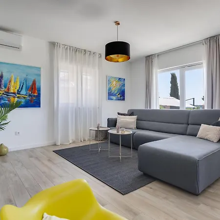 Luxury Sea View By Interhome *